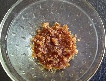 Face mask with brown sugar