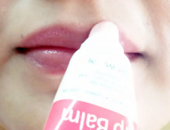 moisturize_lips
