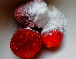 strawberry face pack for dry skin