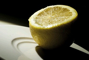 how to lighten skin with lemon